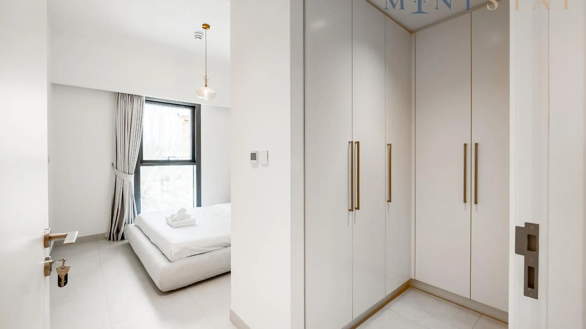 Burj Crown , Downtown Dubai - Mint Stay