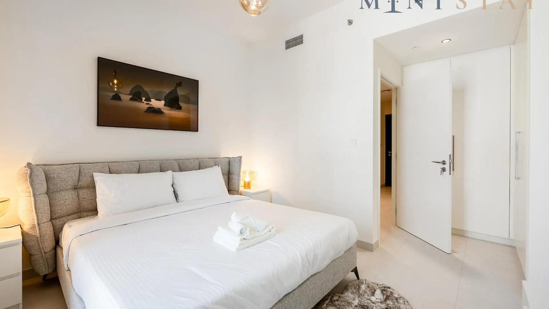 Burj Crown , Downtown Dubai - Mint Stay