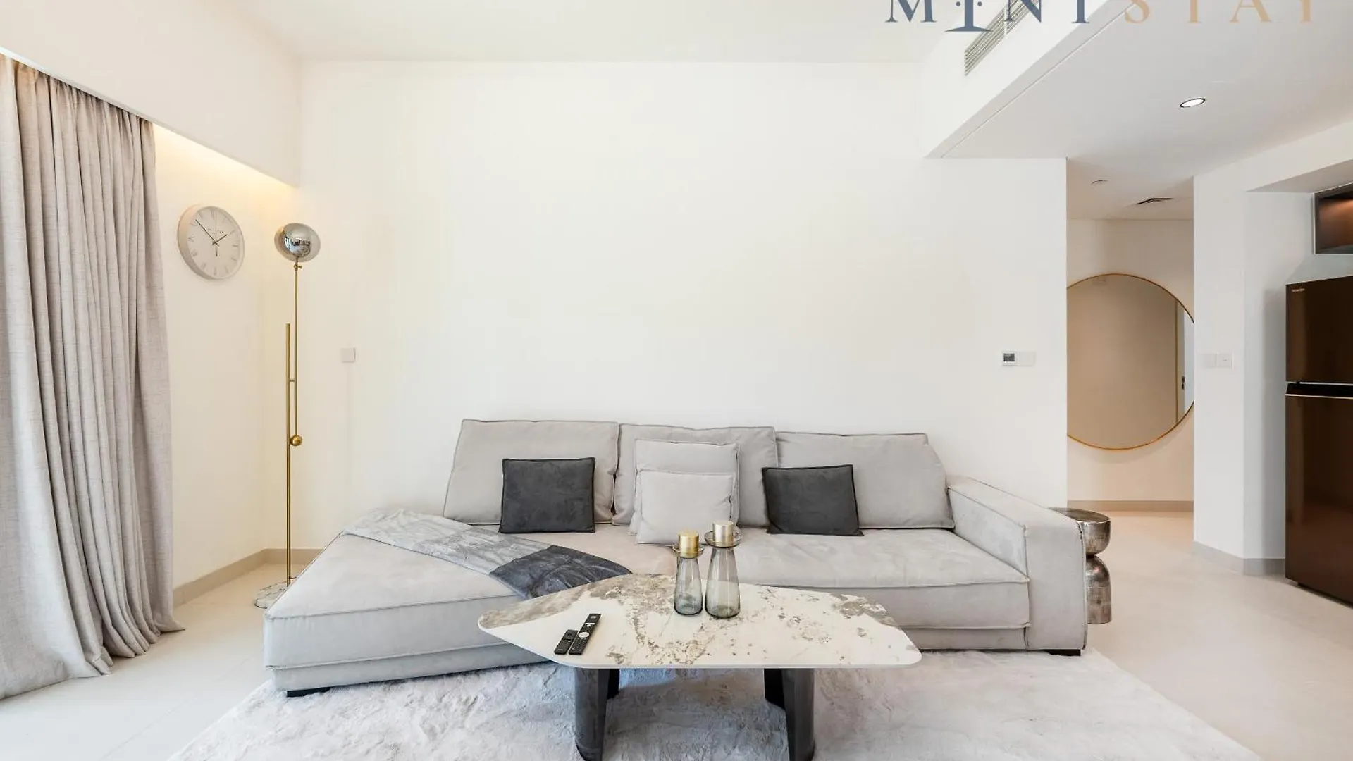 Burj Crown , Downtown Dubai - Mint Stay Apartment