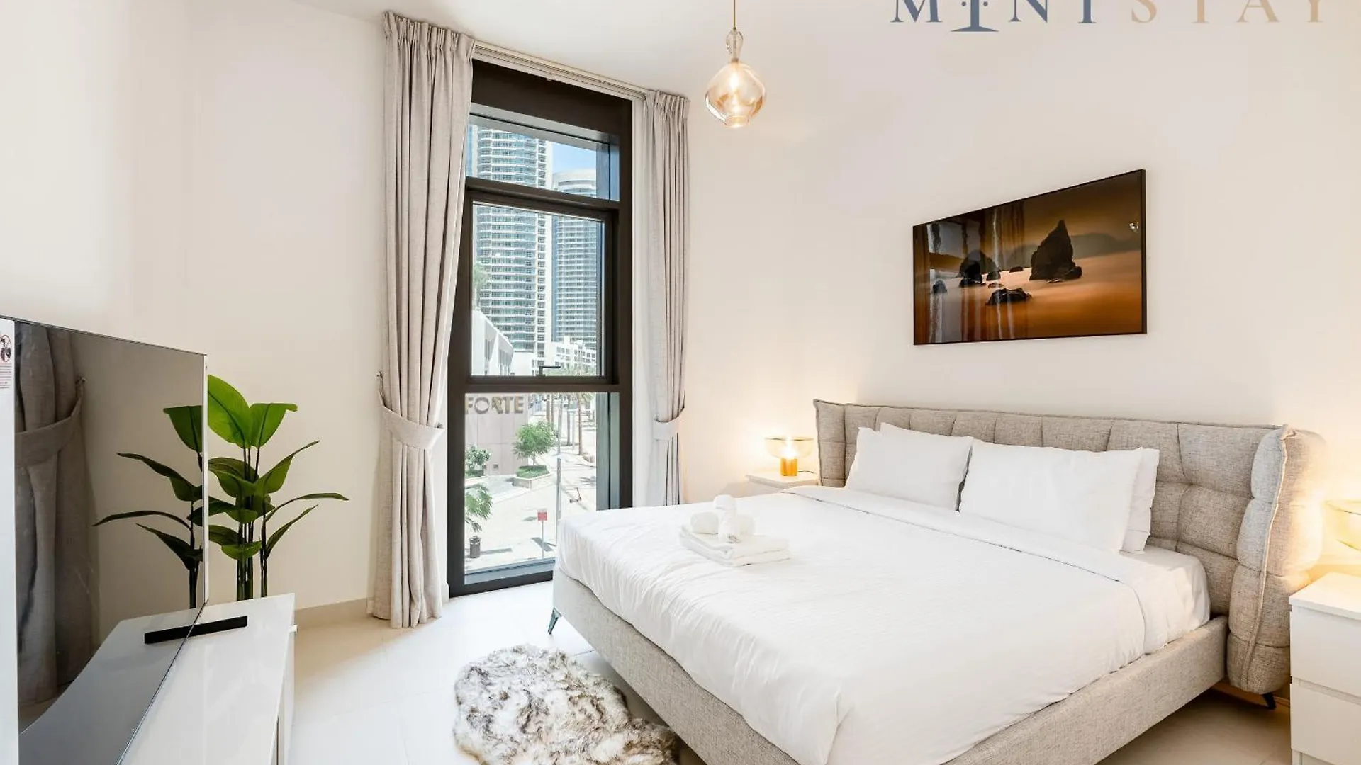 Burj Crown , Downtown Dubai - Mint Stay Apartment
